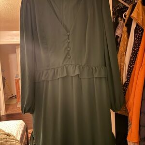 Elegant Green Long-Sleeve Dress